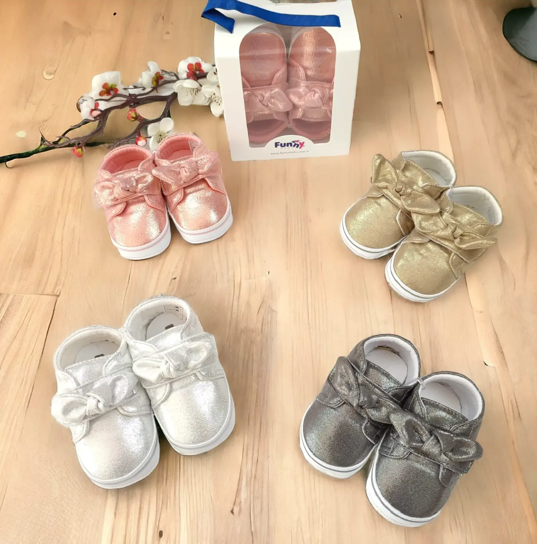 BEBEK KIZ 17-18-19 NO IŞILTILI FİYONK BAĞCIKLI AYAKKABI ÇEŞİT