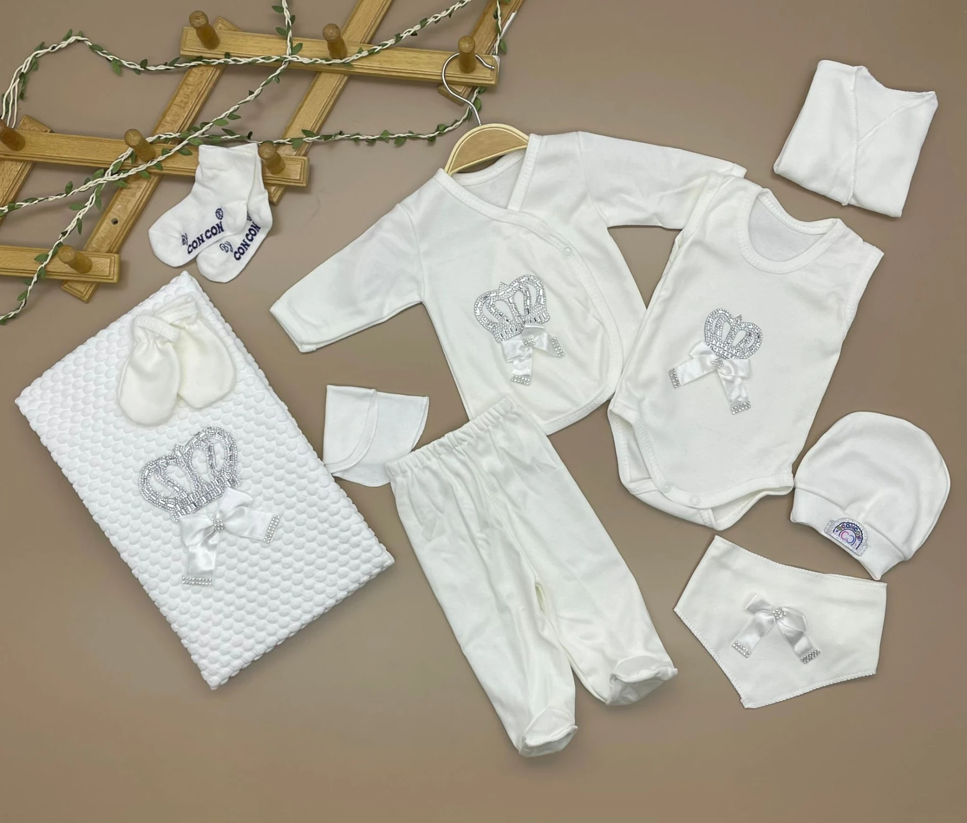 Bebek Yenidoğan Taç İşlemeli 10lu Hastane Çıkışı Set (%100 Pamuklu)