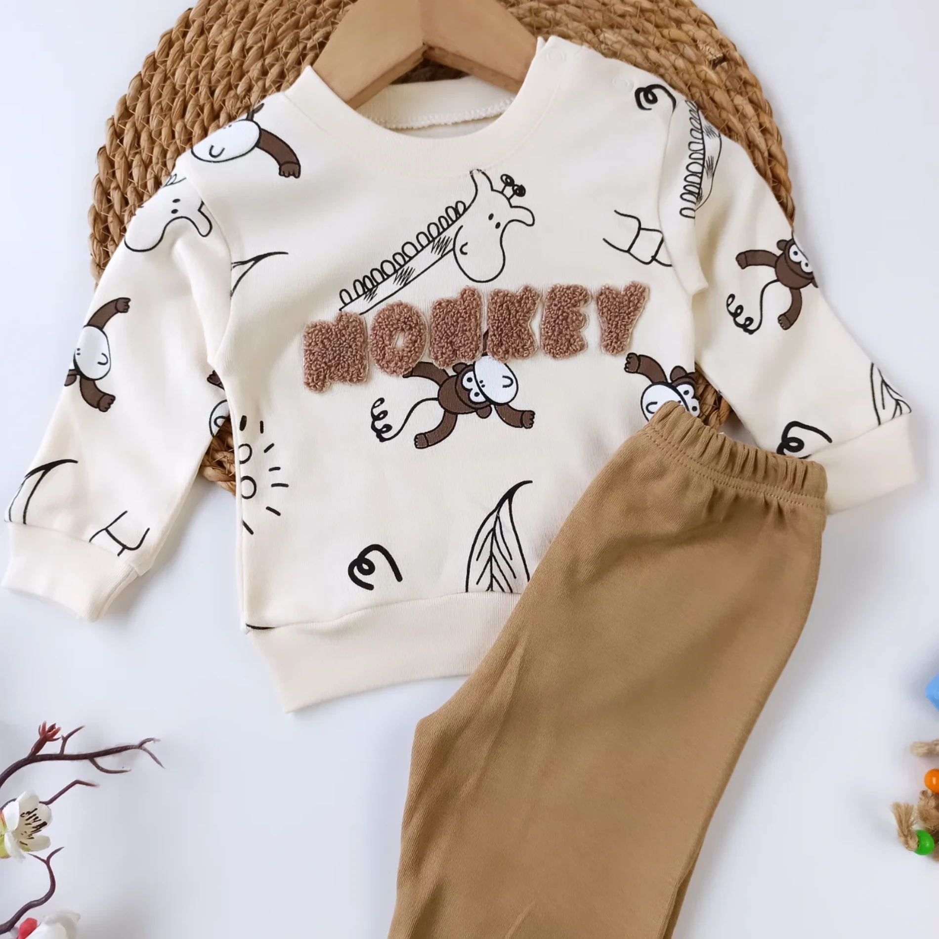 BEBEK 9-18 AY MONKEY NAKIŞLI OMUZDAN ÇITÇITLI TAKIM KAHVE
